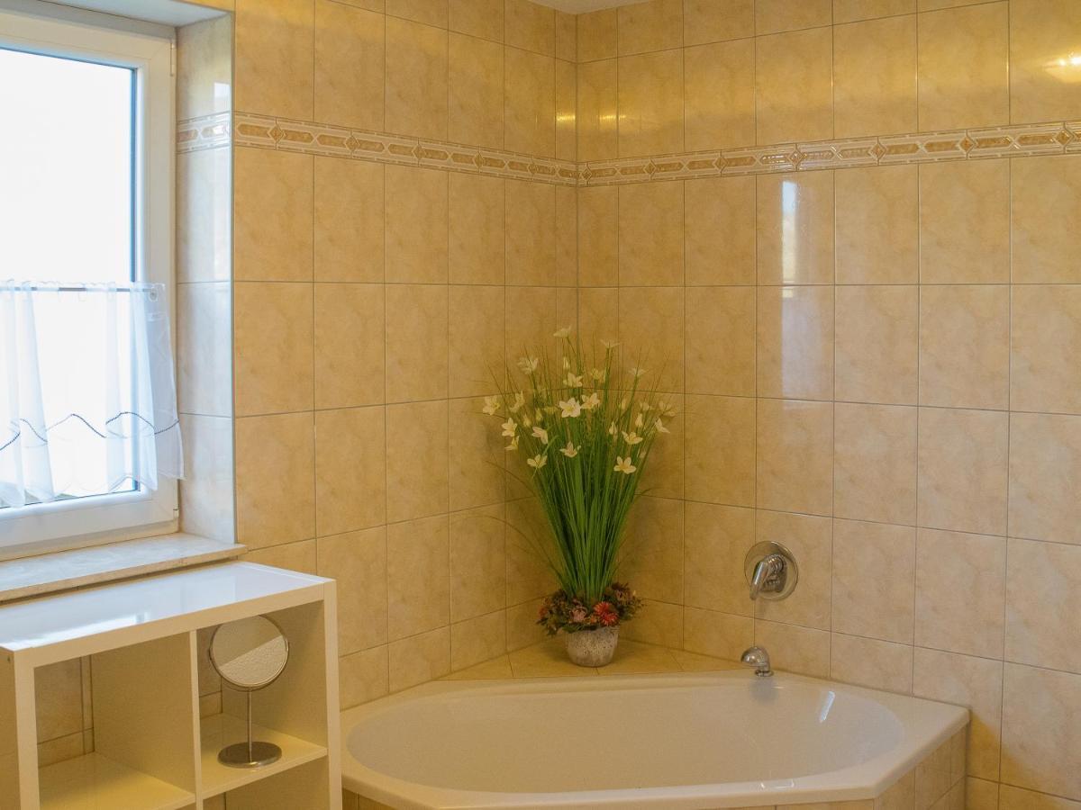 Geraeumige Ferienwohnung In Kindelbrueck Fuer Bis Zu 4 Personen - Barriefrei エクステリア 写真